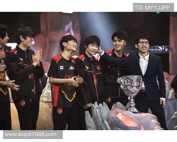 FPX战术解析：深入探讨CSGO战队运营体系与战术执行的完美结合